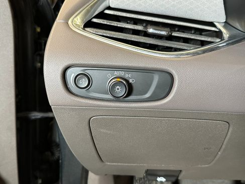 Used 2017 Chevrolet Malibu LT image 18