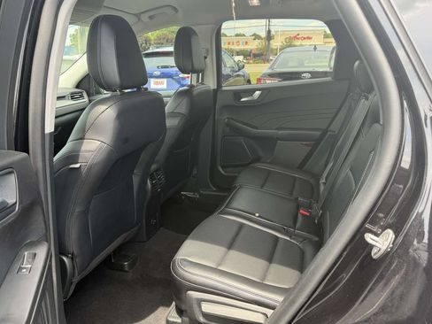 Used 2022 Ford Escape Titanium AWD/4WD image 15