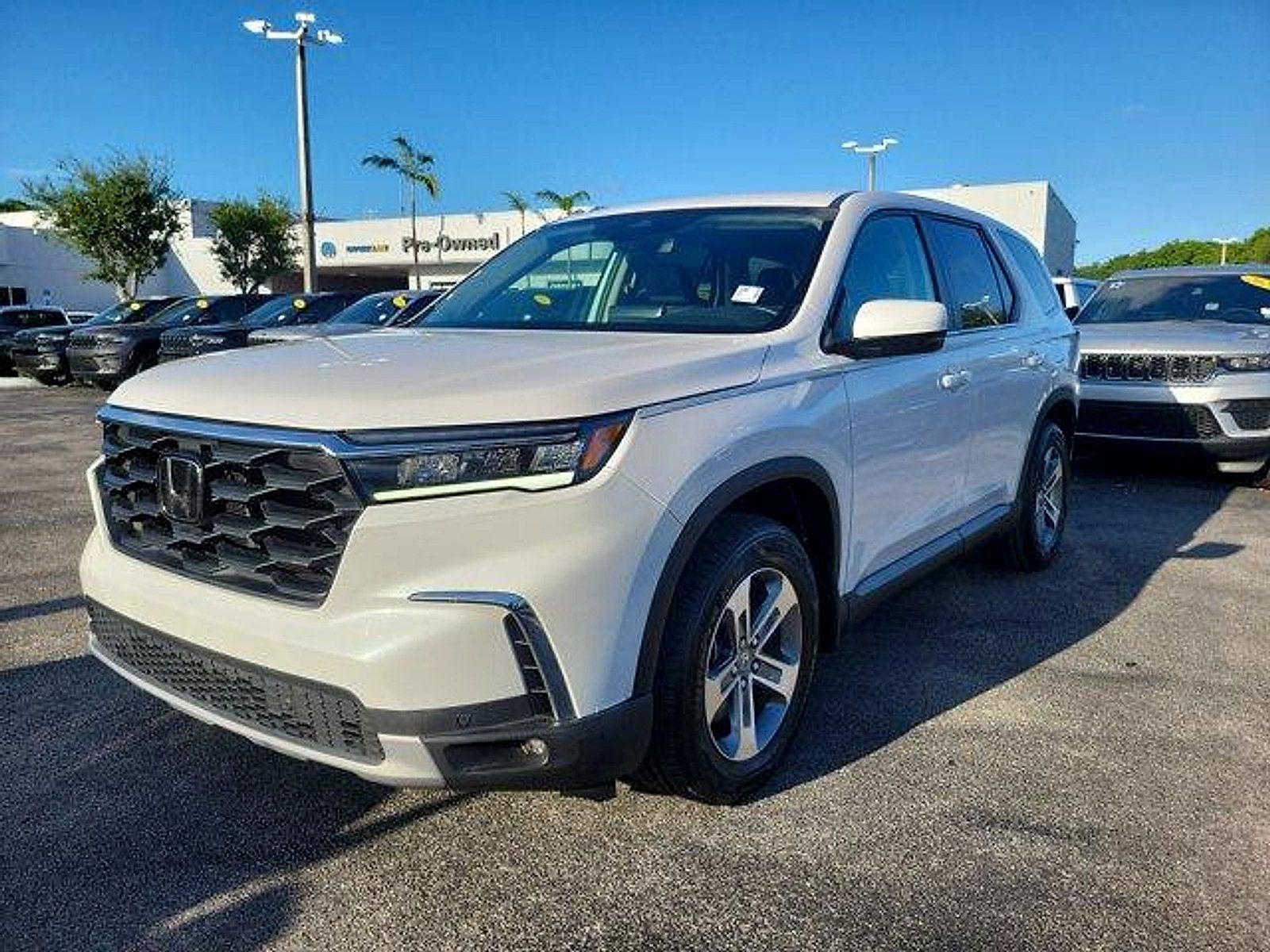 Used 2024 Honda Pilot EX-L image 3