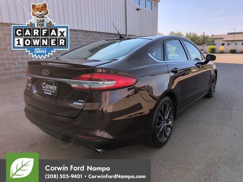 Used 2018 Ford Fusion SE w/ Equipment Group 201A FWD image 3