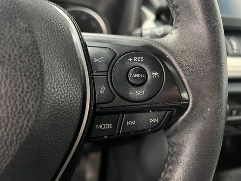 Used 2021 Toyota RAV4 XLE Premium image 12