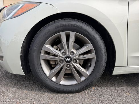 Used 2017 Hyundai Elantra SE image 26