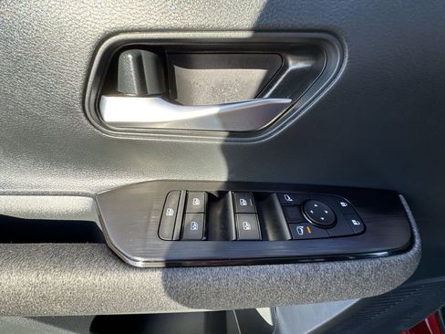 Used 2025 Nissan Kicks SV image 13