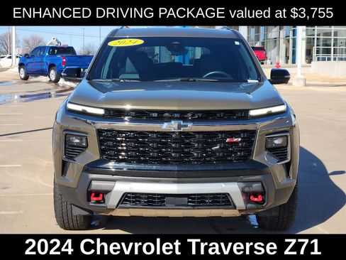 Used 2024 Chevrolet Traverse Z71 w/ Enhanced Driving Package image 2