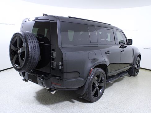 Used 2025 Land Rover Defender 130 V8 image 7