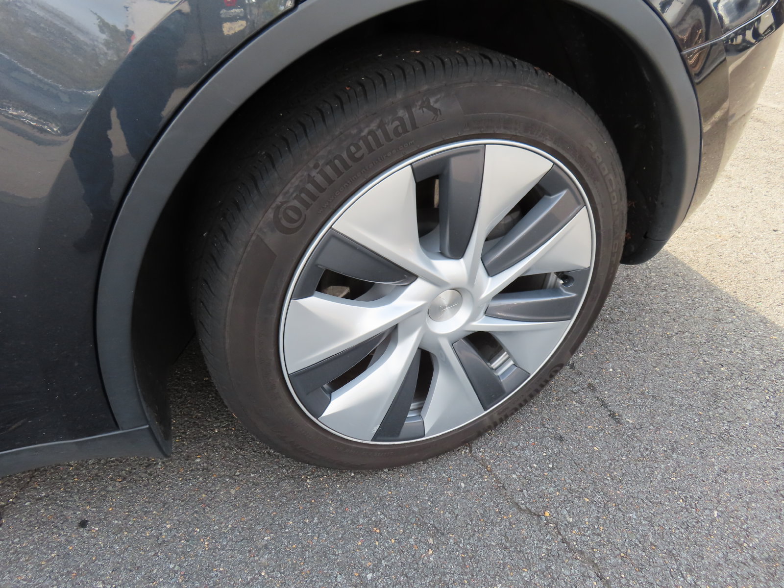 Used 2024 Tesla Model Y 2WD image 13
