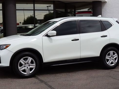Used 2018 Nissan Rogue S FWD image 7