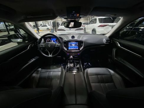 Used 2018 Maserati Ghibli GranSport image 2