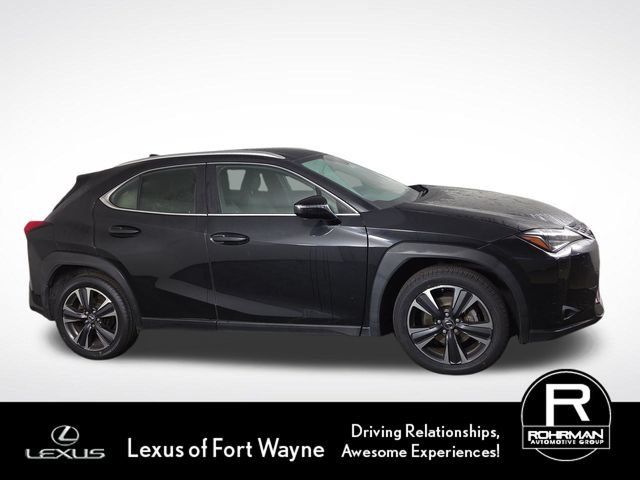 Used 2022 Lexus UX 200 w/ Accessory Package (Z2) FWD image 5