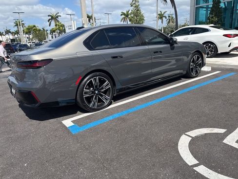 Used 2023 BMW i7 xDrive60 AWD/4WD image 8