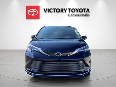 Used 2026 Toyota Sienna Platinum AWD/4WD image 8