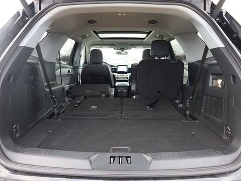 Used 2023 Ford Explorer XLT w/ Equipment Group 202A image 31