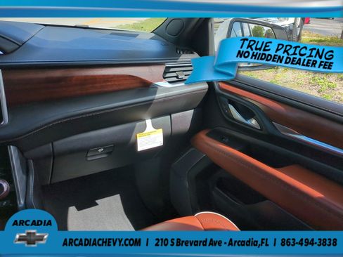Used 2023 GMC Yukon Denali Ultimate AWD/4WD image 17