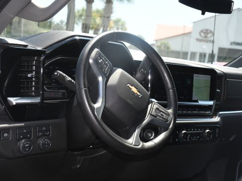 Used 2025 Chevrolet Silverado 2500 LT w/ Convenience Package AWD/4WD image 8