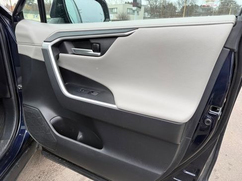 Used 2022 Toyota RAV4 Limited image 30