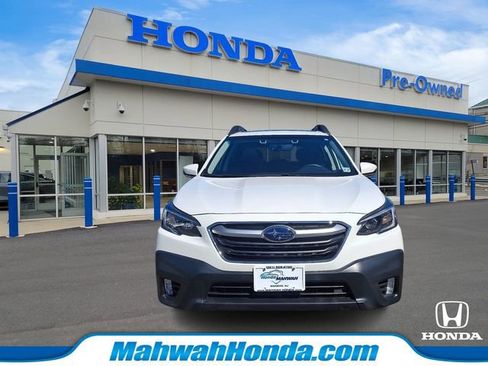 Used 2022 Subaru Outback Premium image 2
