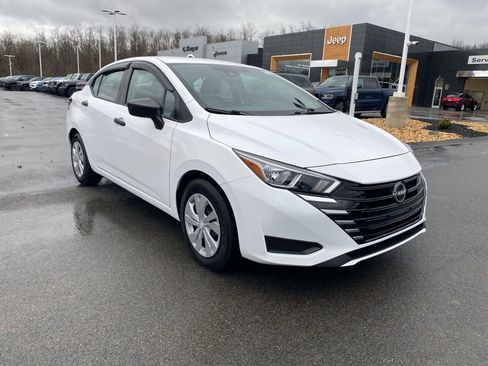 Used 2023 Nissan Versa S image 1