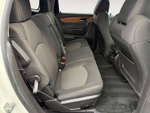 Used 2013 Chevrolet Traverse LT image 19
