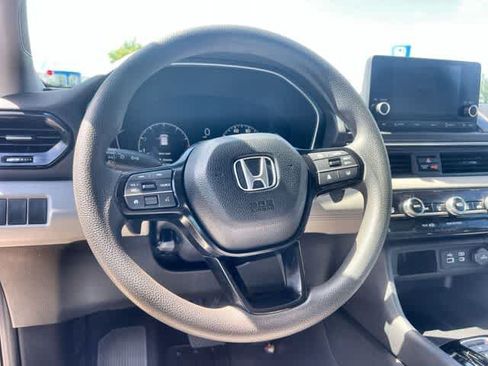 Used 2023 Honda Pilot LX image 17