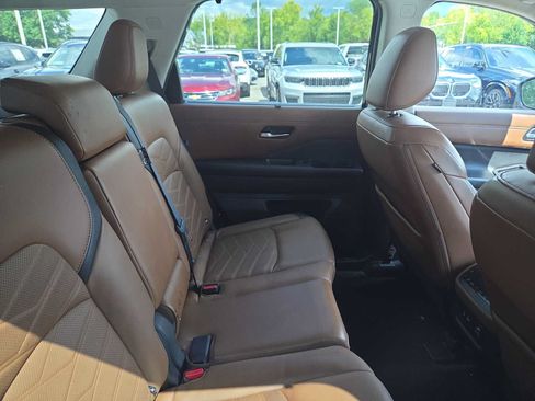 Used 2023 Nissan Pathfinder Platinum w/ Cargo Package AWD/4WD image 11