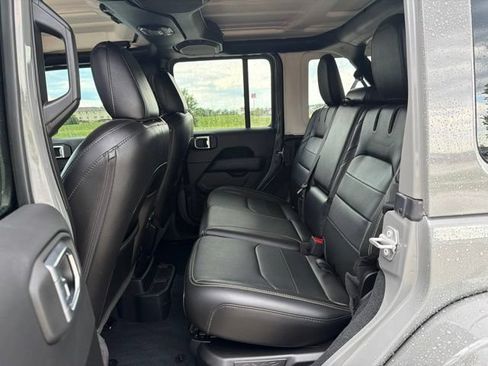 Used 2022 Jeep Wrangler Unlimited Sahara AWD/4WD image 6