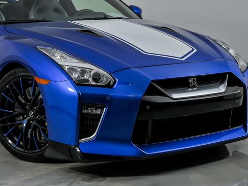 Used 2020 Nissan GT-R Premium image 3