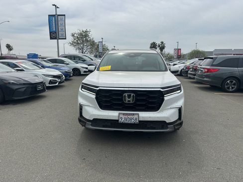 Used 2024 Honda Pilot Touring image 1
