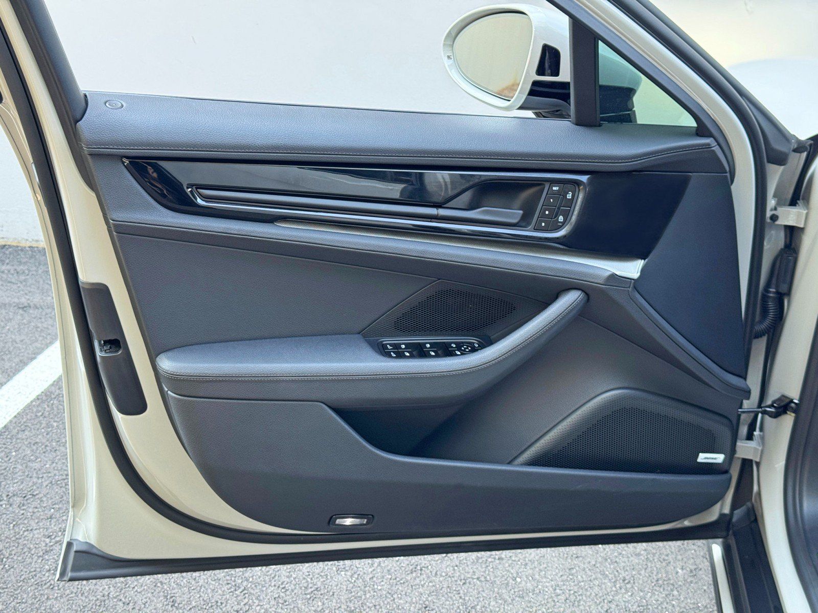 Used 2025 Porsche Panamera image 49