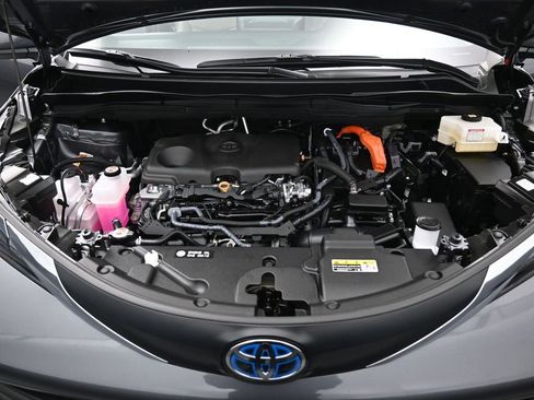 Used 2025 Toyota Sienna LE w/ LE Plus Package image 35