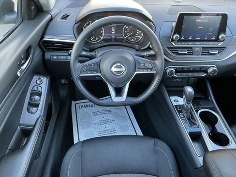 Used 2024 Nissan Altima 2.5 SV image 12