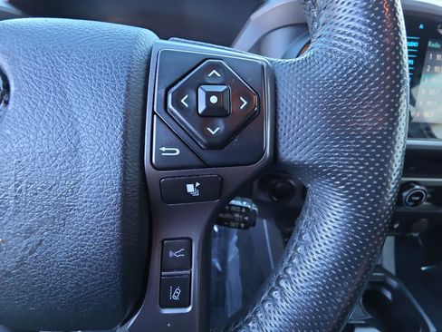 Used 2018 Toyota Tacoma TRD Sport w/ Technology Package AWD/4WD image 25