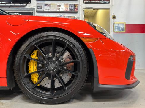 Used 2018 Porsche 911 GT3 w/ Sport Chrono Package RWD image 15