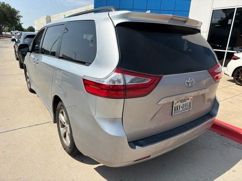 Used 2019 Toyota Sienna LE FWD image 7