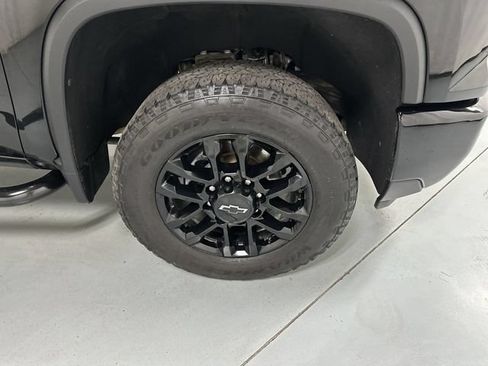 Used 2025 Chevrolet Silverado 2500 Custom w/ Custom Value Package AWD/4WD image 18
