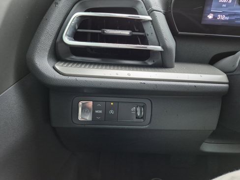 Used 2025 Chevrolet Traverse LT w/ Sun and Wheel Package FWD image 29