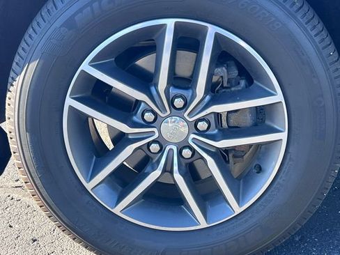 Used 2018 Jeep Grand Cherokee Limited AWD/4WD image 3