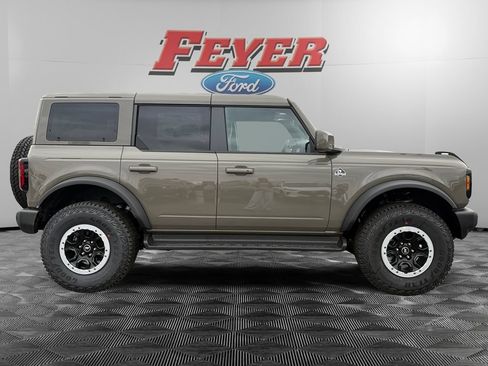 New 2025 Ford Bronco Outer Banks w/ Sasquatch Package AWD/4WD image 8