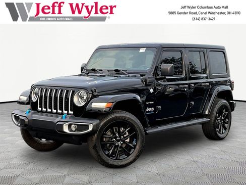 Used 2023 Jeep Wrangler Unlimited Sahara w/ Cold Weather Group AWD/4WD image 1