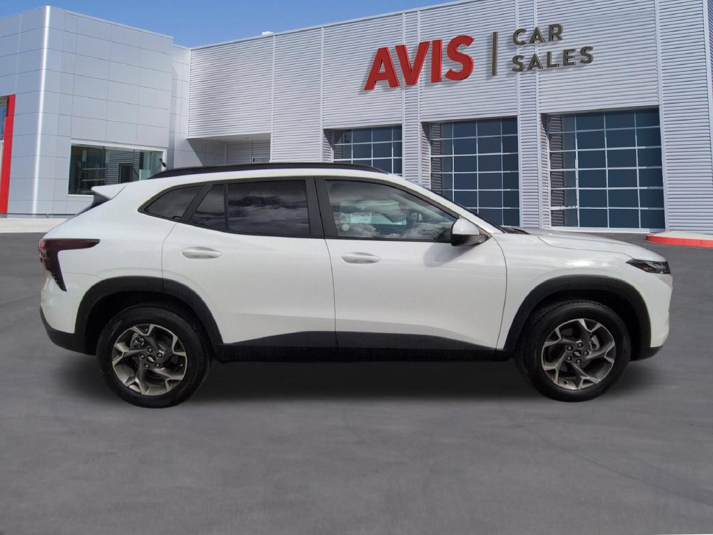 Used 2026 Chevrolet Trax LT FWD image 5