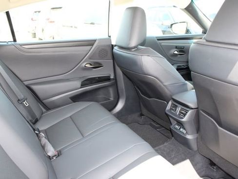 Certified 2025 Lexus ES 300h w/ Premium Package image 7