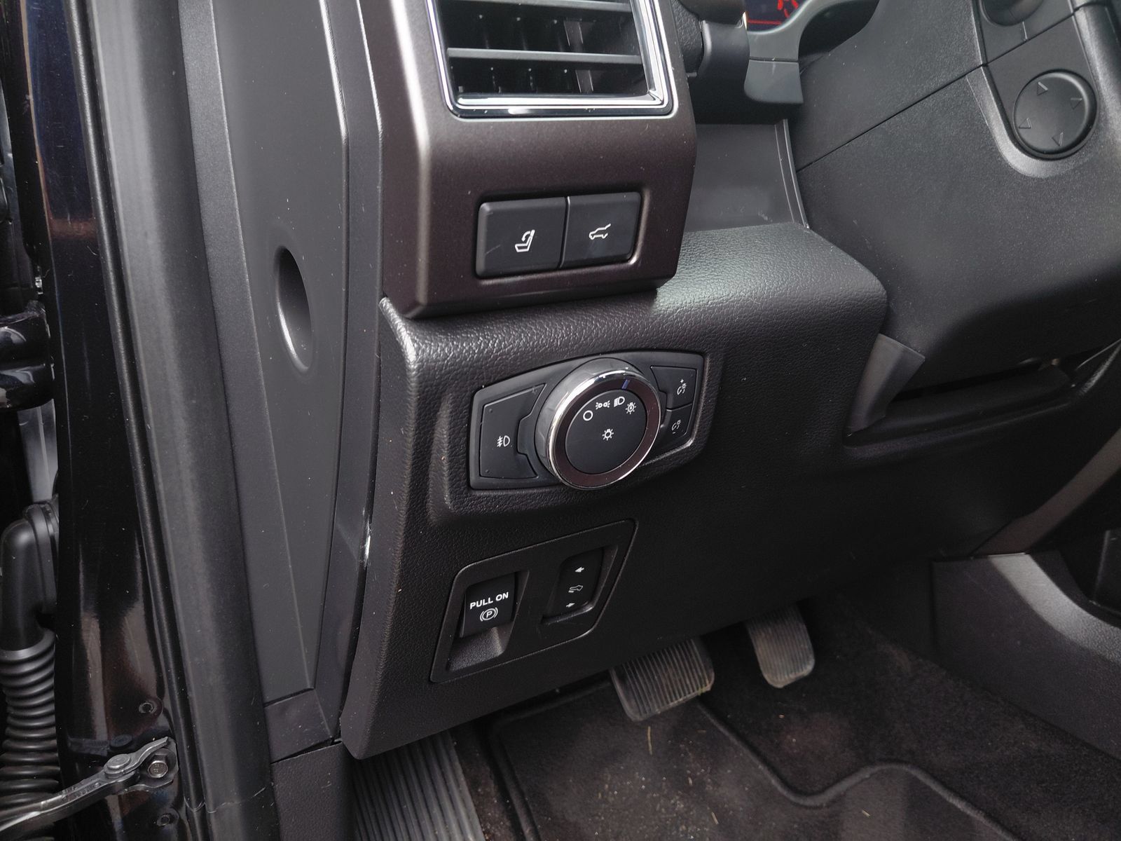 Used 2019 Ford Expedition Max Limited w/ Equipment Group 301A AWD/4WD image 26