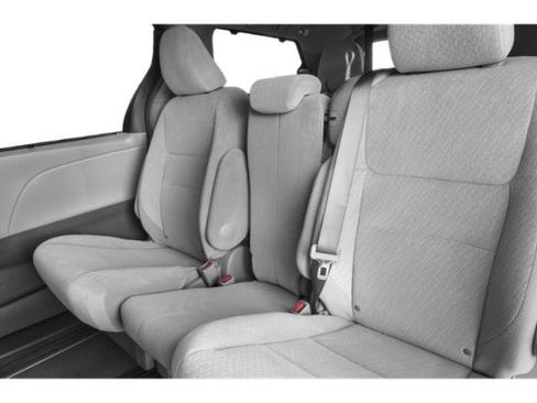 Used 2015 Toyota Sienna LE w/ Four Season Floor Mat Package image 14