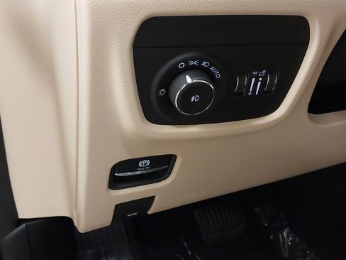 Used 2024 Jeep Grand Cherokee L Limited w/ Luxury Tech Group II AWD/4WD image 31