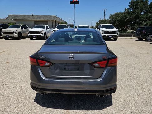 Used 2024 Nissan Altima 2.5 SR FWD image 7