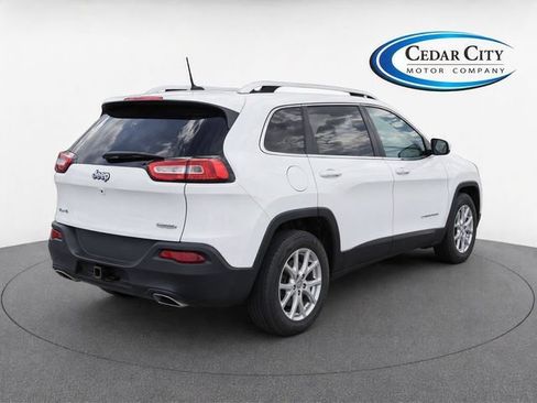 Used 2018 Jeep Cherokee Latitude Plus w/ Trailer Tow Group AWD/4WD image 3