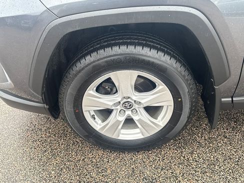 Used 2021 Toyota RAV4 XLE w/ Convenience Package image 39