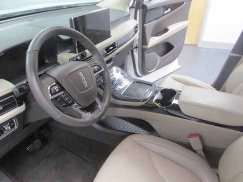 Used 2023 Lincoln Nautilus AWD w/ Premium Package image 24