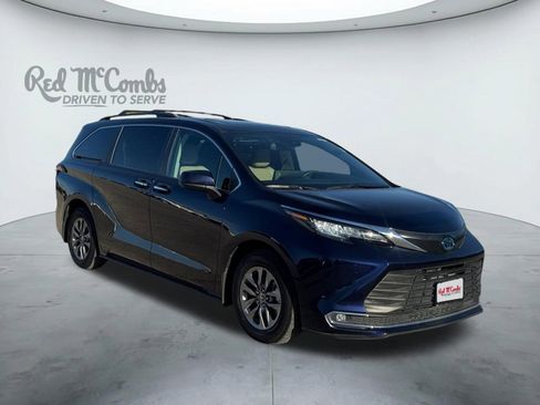 Used 2023 Toyota Sienna XLE image 7