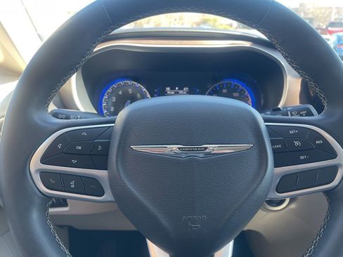 Used 2023 Chrysler Voyager LX image 10