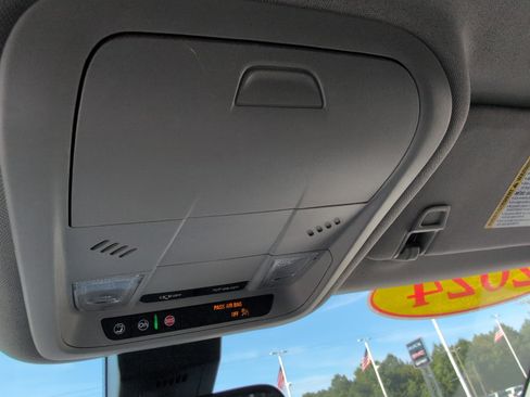 Used 2024 GMC Terrain SLE image 24